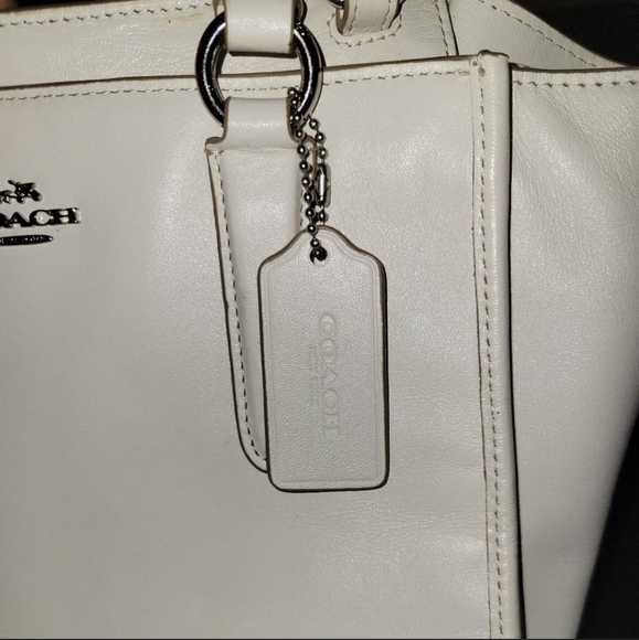 Authentic Coach pearl color handbag - Picture 5 of 7